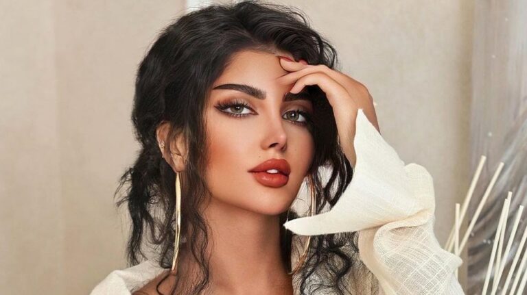 شاهد ملكة كابلي تخضع لفيلر سحب العين