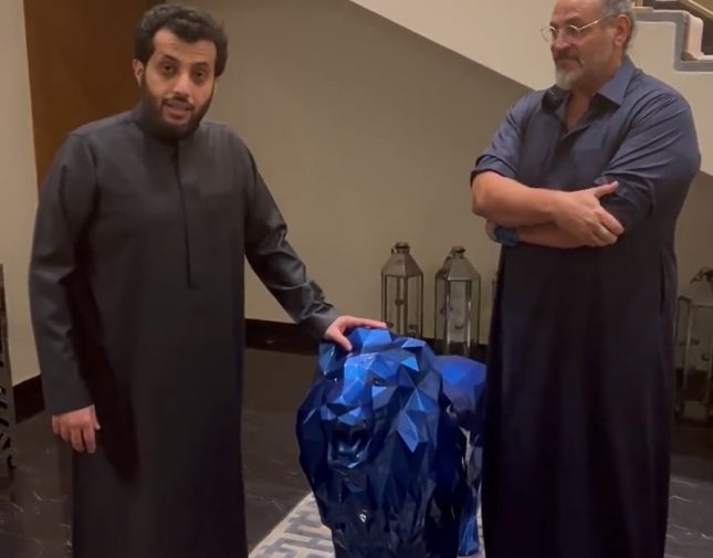 بندن قوميز.. شاهد تركي آل الشيخ يظهر بجانب مجسم أسد ويعلن عن ميدل بيست ساوندستورم