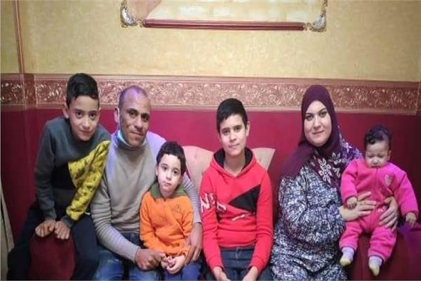 شاهد بعد زواج 16 عامًا.. مصري يطلّق زوجته الإيطالية في بث مباشر بعد هروبها بأبنائه