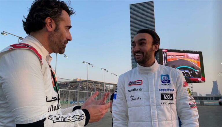 وزير الرياضة الأمير عبدالعزيز بن تركي الفيصل ييقود سيارة فريق ويليامز -فيديو وصور
