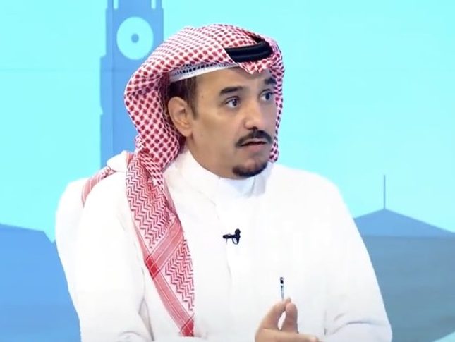 كاتب سعودي: مع طول العام الدراسي .. الحضور 4 أيام أسبوعياً