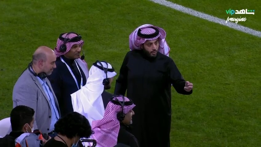 بالفيديو: تركي آل الشيخ يفاجئ الاستديو التحليلي لقمة كأس مارادونا