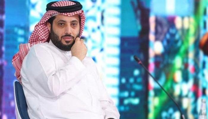 مواضيعه جذابة ومثيرة.. آل الشيخ يكشف عن المذيع الذي يفضل متابعة برامجه قبل النوم