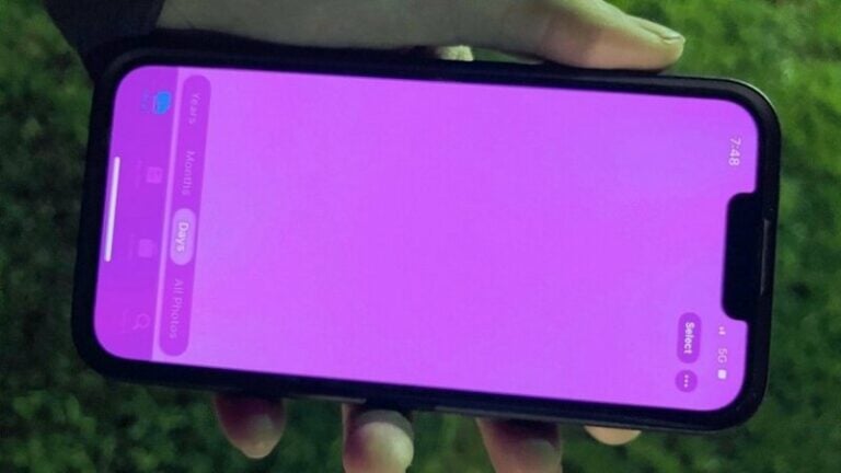 أبل تُجري تحديثًا طارئًا لإنقاذ آلاف الهواتف من الآيفون من مشكلة الشاشة الوردية