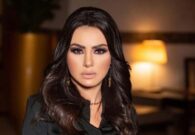 شاهد فنانة مصرية شهيرة تشارك جمهورها صورا من الحرم المكي