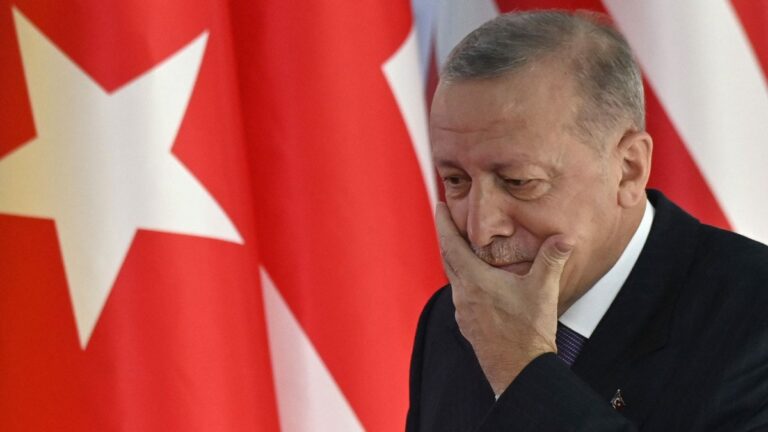 مجلة أمريكية: أردوغان قد يواجه السجن إذا خسر انتخابات 2023