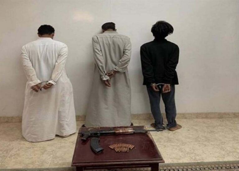 القبض على شخصين ووالدهما في الجوف.. والكشف عن التهم الموجهة إليهم