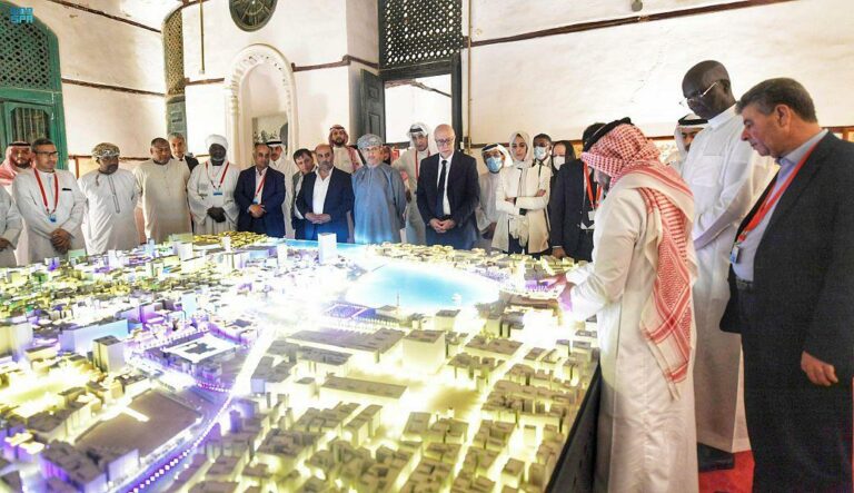 وزراء المالية والاقتصاد العرب يزورون جدة التاريخية-صور