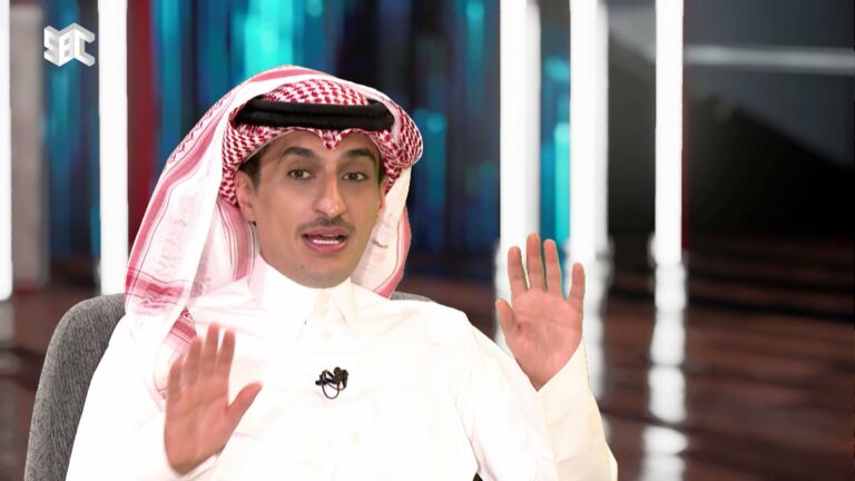 لو خُيرت بين العمل مع أحلام أو نوال أيهما ستختار؟.. الأمير أحمد بن سلطان يجيب- فيديو