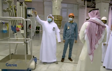مسؤول بـ المسجد الحرام يوضح كيف تتم أعمال التشغيل والصيانة في الحرم المكي-فيديو