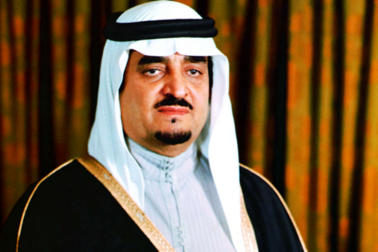 شاهد صورة نادرة للملك فهد عندما كان وزيرًا للداخلية بمخيم روضة نورة