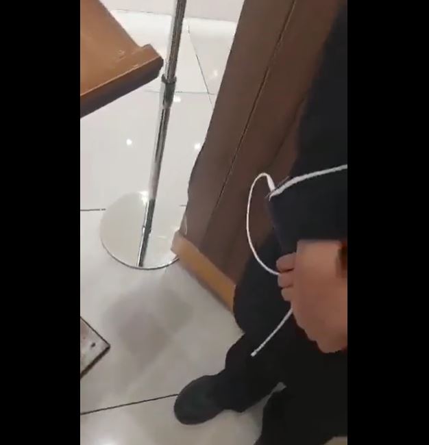 شاهد فيديو متداول لمطعم يمنع موظفة سعودية من الجلوس طوال 8 ساعات