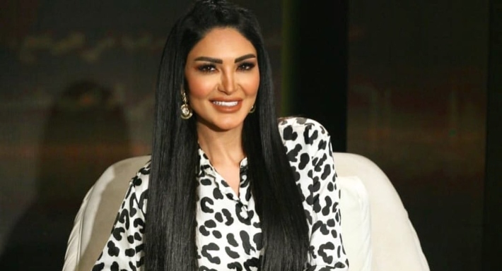 شاهد مذيعة مصرية شهيرة تتعرض للتحرش داخل سيارتها وتوثق الواقعة بالفيديو