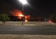 شاهد.. حريق في مبنى إنشائي داخل إمارة تبوك.. والدفاع المدني يخمده
