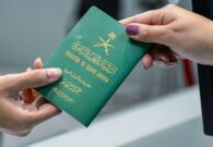 هل يجوز للأم تسلم جوازات السفر المجددة للأبناء؟ الجوازات تجيب