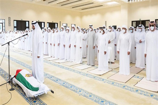 أداء صلاة الجنازة على رئيس دولة الإمارات الشيخ خليفة بن زايد-صور