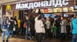 احتجاجاً على غزو أوكرانيا.. ماكدونالدز تتخذ قرارا مفاجئا بشأن فروعها الـ850 في روسيا