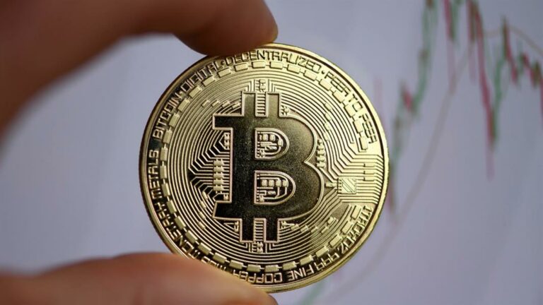 بيتكوين تخسر 200 مليار دولار من قيمتها السوقية خلال 24 ساعة