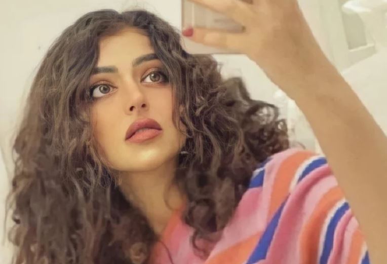 شاهد الفاشنيستا يوشا عبدالعزيز تدخل القفص الذهبي.. وشقيقتها نجلاء تظهر بـ إطلالة جريئة