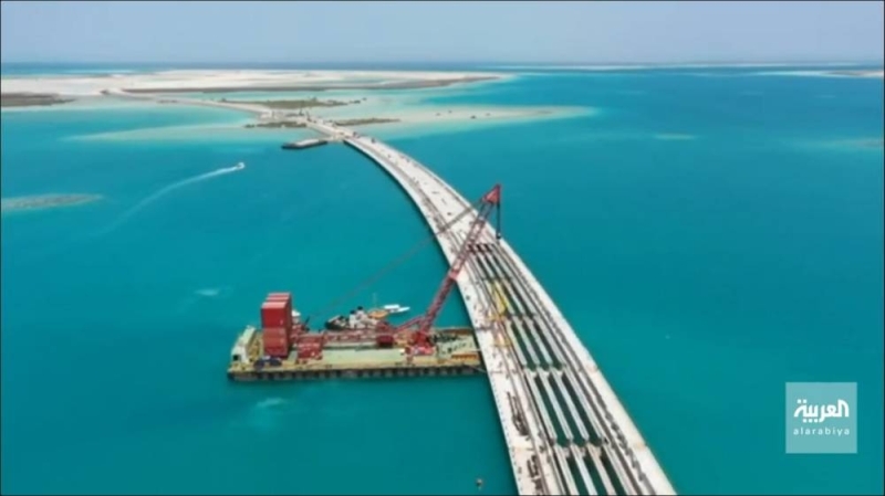 بالفديو: اكتمال أطول جسر مائي في السعودية يربط البحر الأحمر بجزيرة شورى بطول يزيد على 3 كم