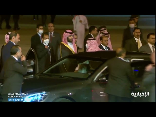شاهد بالفيديو: ملك الأردن يصطحب ولي العهد في سيارته الخاصة