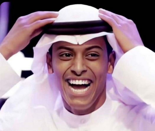 بالفيديو: قعيد المجد يسخر من شاب قدم له ذبيحة في بث مباشر تكريمًا لاستضافته له