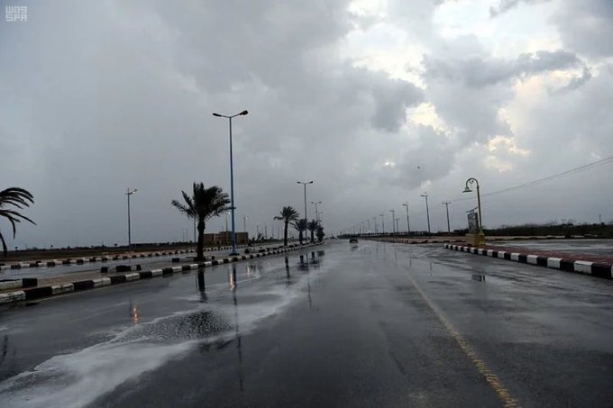 الأرصاد: أمطار من متوسطة إلى غزيرة وتساقط البرد وتدني مدى الرؤية على جازان