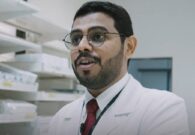 طبيب صيدلي يروي ردة فعله بعد اختياره للعمل في مكة -فيديو