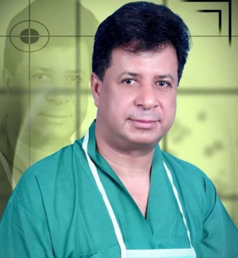 العثور على طبيب يمني شهير مقتولا داخل عيادته في عدن.. وهذا ما كشفته التحقيقات الأولية- فيديو