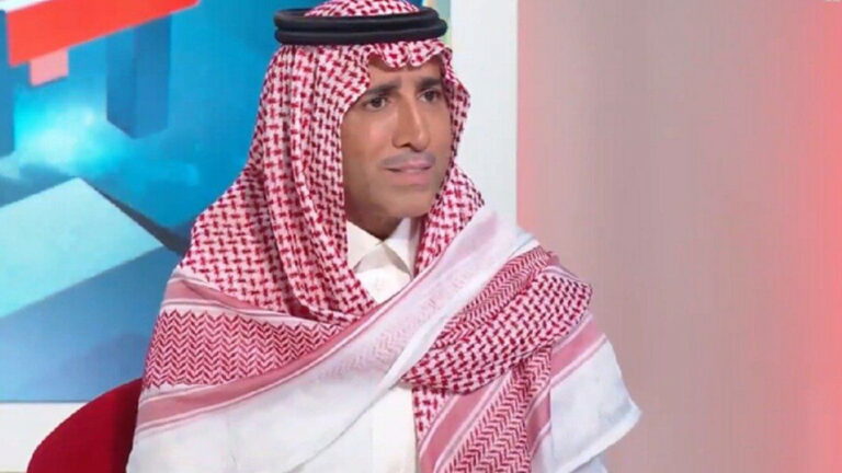 تعليق فايز المالكي على صورة للأمير عبدالعزيز بن فهد يثير تفاعلا واسعا على تويتر