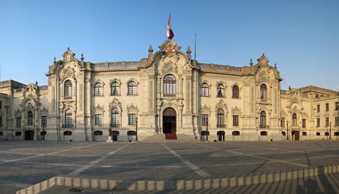 في سابقة تاريخية.. الشرطة تفتش قصر رئيس بيرو بحثا عن امرأة