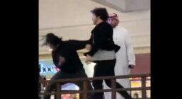 شاهد اشتباك بين مصارعين سعوديين أثناء لقاءهما الصحفي في مول بالمدينة المنورة