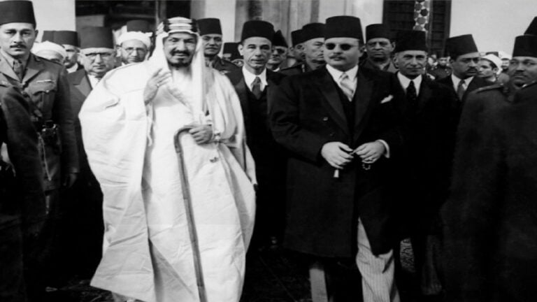 بالفيديو.. قصة أول لقاء تاريخي بين الملك عبدالعزيز والملك فاروق في ينبع