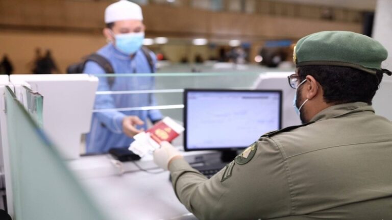 الجوازات تكشف شروط إصدار تأشيرة الخروج النهائي إلكترونيا للعمالة المنزلية