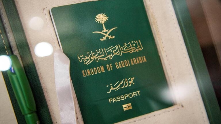 جواز السفر السعودي يواصل مزاحمة أقوى جوازات العالم محتلاً المرتبة 68 -فيديو
