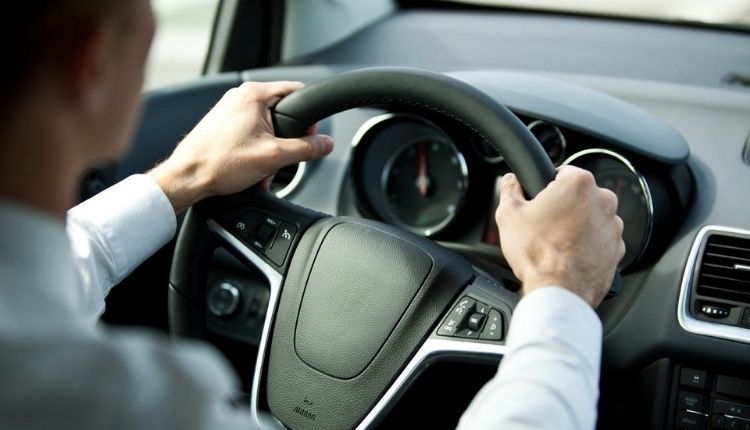 هل يمكن للزائر استخدام رخصة قيادة أجنبية داخل المملكة؟.. المرور يوضح
