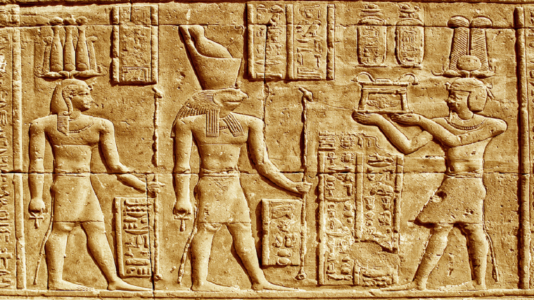 بقايا صقور مصرية قديمة تكشف عن طقوس دينية غامضة