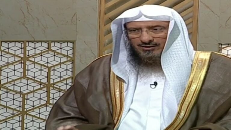 بالفيديو.. سليمان الماجد يوضح هل يجوز المداومة على قراءة سورة الإخلاص والفلق فقط في الصلاة