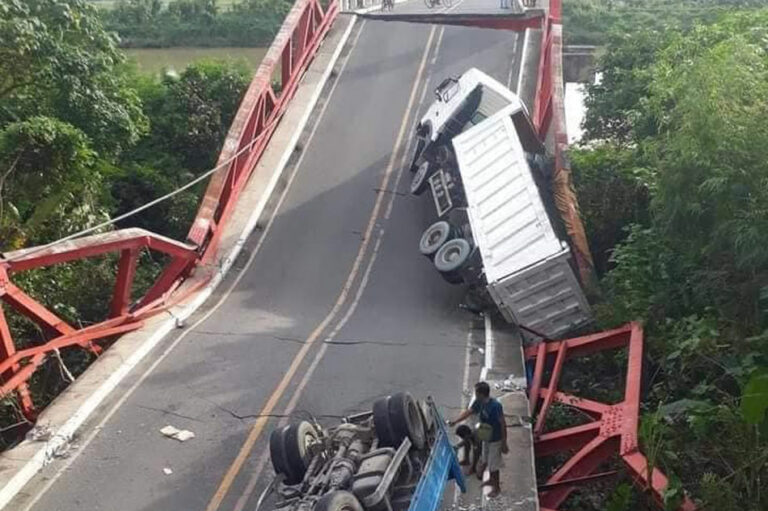 فيديو مأساوي.. كيف تسبّب خطأ سائق في انهيار جسر بالفلبين؟