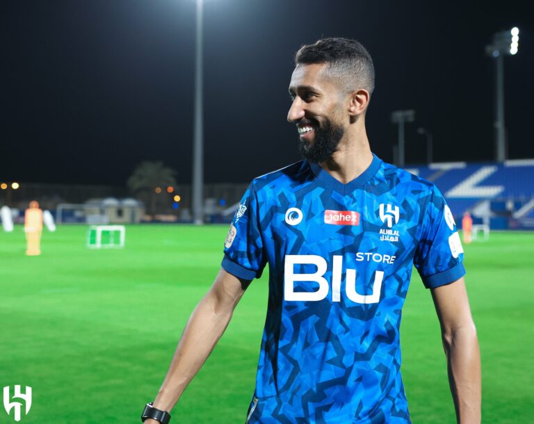 هل تم استبعاد قائد الهلال من مباراة الغرافة لأسباب انضباطية؟
