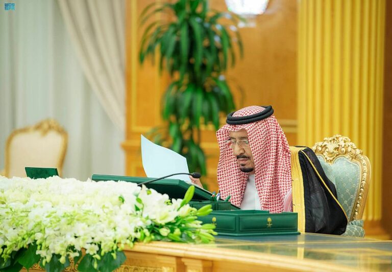 بالصور والفيديو: خادم الحرمين يرأس جلسة ⁧‫مجلس الوزراء في قصر اليمامة بالرياض ويتخذ عدداً من القرارات