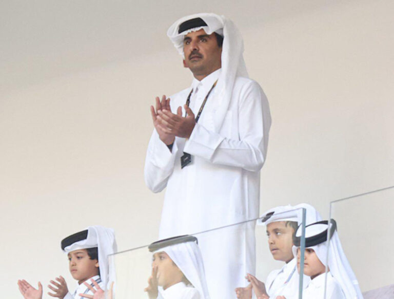 صورة متداولة توثق مشاعر أمير قطر بعد خسارة العنابي أمام السنغال
