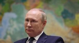 بوتين يفرض حظرا شاملا على الدعاية للمثلية الجنسية