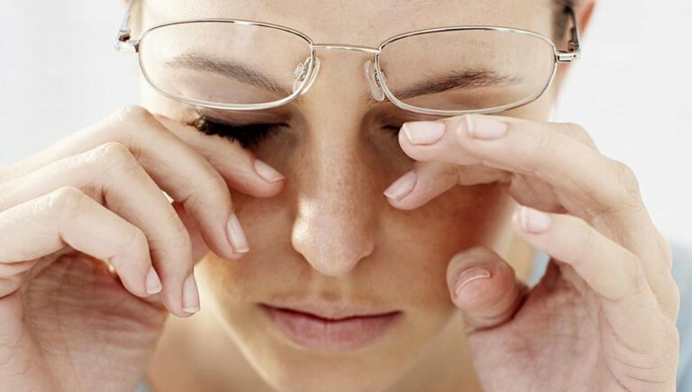 6 أسباب مدمرة للعين تقود إلى ارتداء النظارات.. تجنبها