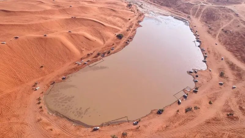 رسمتها الأمطار.. مشاهد لا تصدق لـ روضة الخرار غرب الرياض