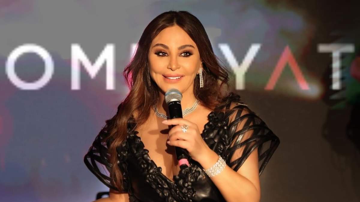 بالفيديو: إليسا تستعرض مهاراتها في كرة القدم بتعليق رؤوف خليف