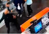 فيديو صادم من لبنان.. مشاجرة بين رجل أمن وزبون داخل متجر تنتهي بإطلاق نار