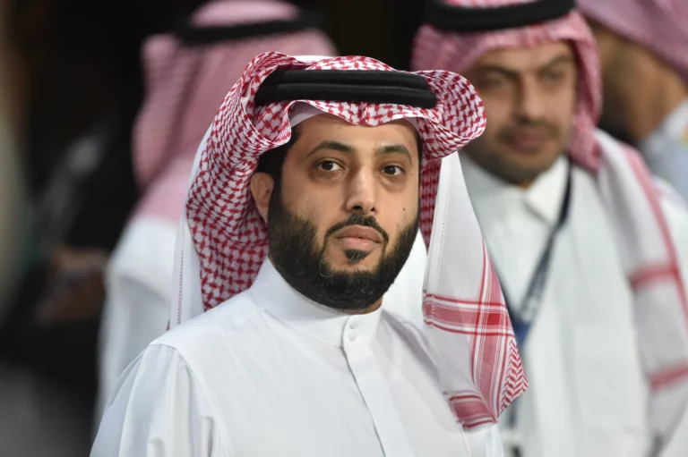 بمميزات مذهلة.. تركي آل الشيخ يطرح مزاد على تذكرة فوق الخيال لمباراة نجوم النصر والهلال أمام باريس سان جيرمان