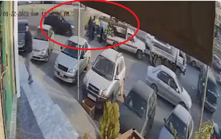 فيديو صادم من الأردن.. شاهد ما حدث عندما فقد سائق السيطرة على سيارته