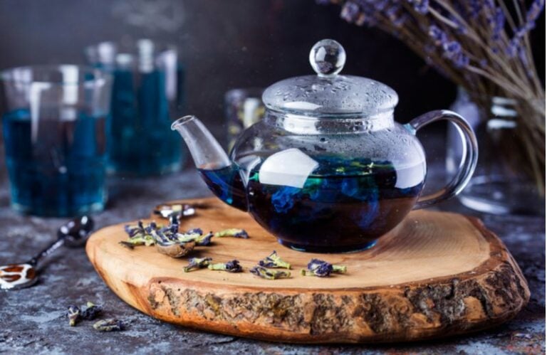 8 فوائد صحية مذهلة للشاي الأزرق.. تعرّف عليها